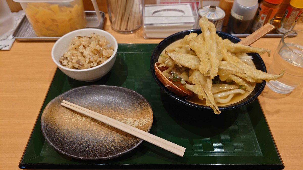manakuru_hakata's tweet photo. 皆様お疲れ様です！
(∩´∀｀)∩ﾜｯｼｮｲ

月初作業で集中り…ｹﾞﾌﾝｹﾞﾌﾝちょっと休憩がてらにツイートです。。
先日学校訪問で大分に行ってきたんですがとり天！うまいっすね！かぼす醤油をかけて食べたんですがもー酸味と香ばしさ最高っすね！

話しは変わるのですが26卒まだ募集中です！ https://t.co/BnptltsGoa