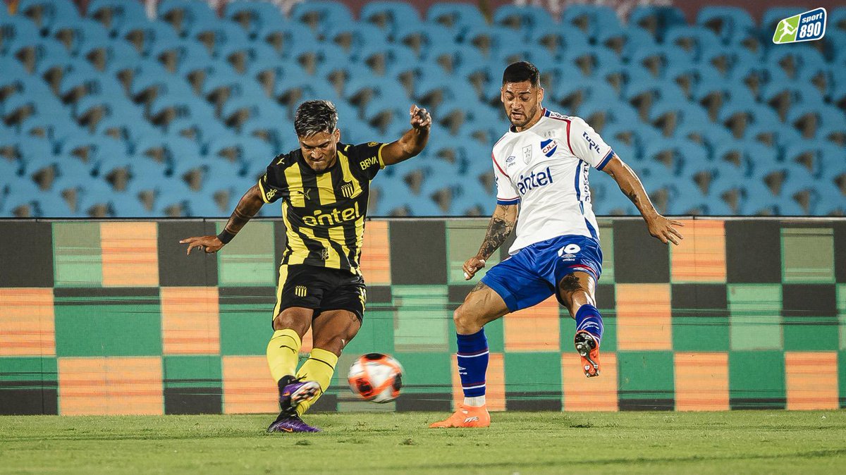 “Yo siempre dije que este es mi lugar. Que yo me sentía muy bien. Le dije a mis agentes que no iba a escuchar ofertas de otros clubes. Que me quería quedar en Peñarol”

 🎙️ Matías Arezo en 100% Deporte

🔴 youtube.com/live/_91bcE3jr…