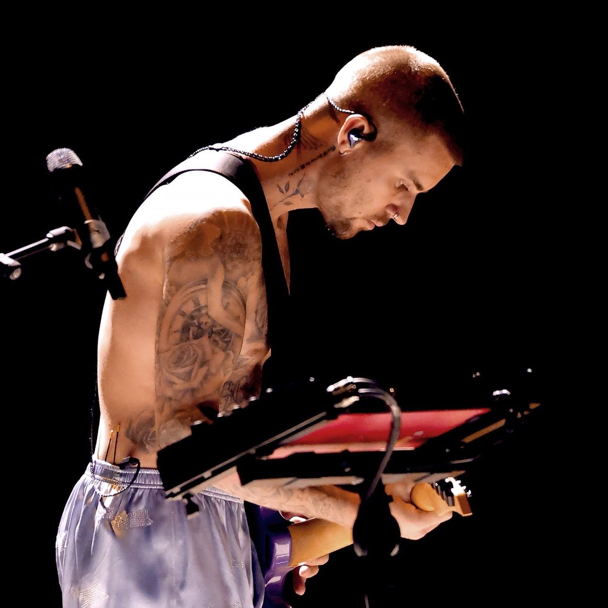 BieberOnCharts's tweet image. #GRAMMYs producer Ben Winston reveals that Justin Bieber used 7 minutes of his 1h30m rehearsal time:

“We are 7 min into his 90 min rehearsal. And he goes, ‘You happy with it?’ And I was like ‘OmG It looked beautiful. I loved it.’ And he went, ‘Okay, fantastic. See you Sunday!”