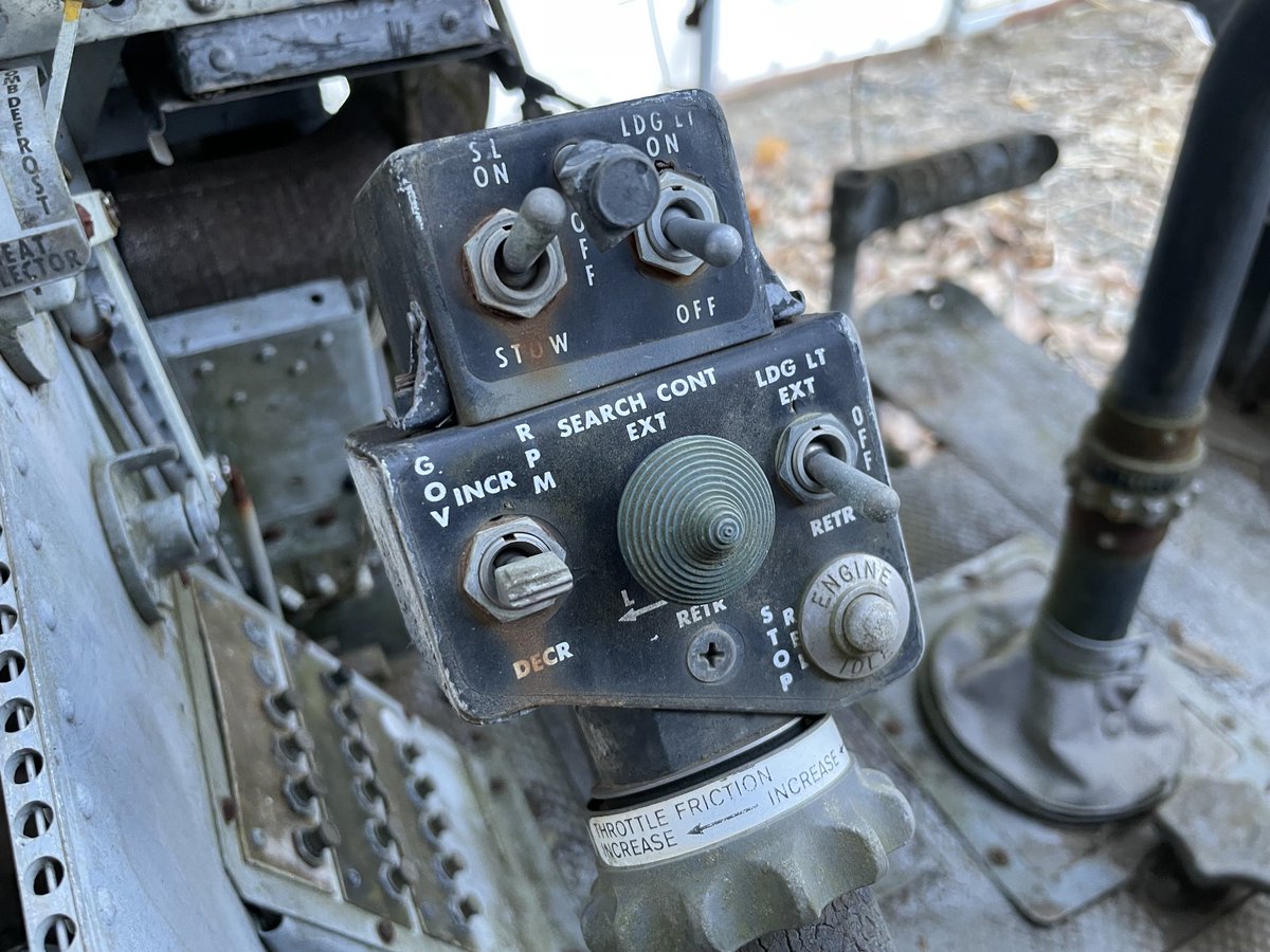 BELL204B-1 Bell社製204 ジャンクな状態ですが、スイッチ類はわりと