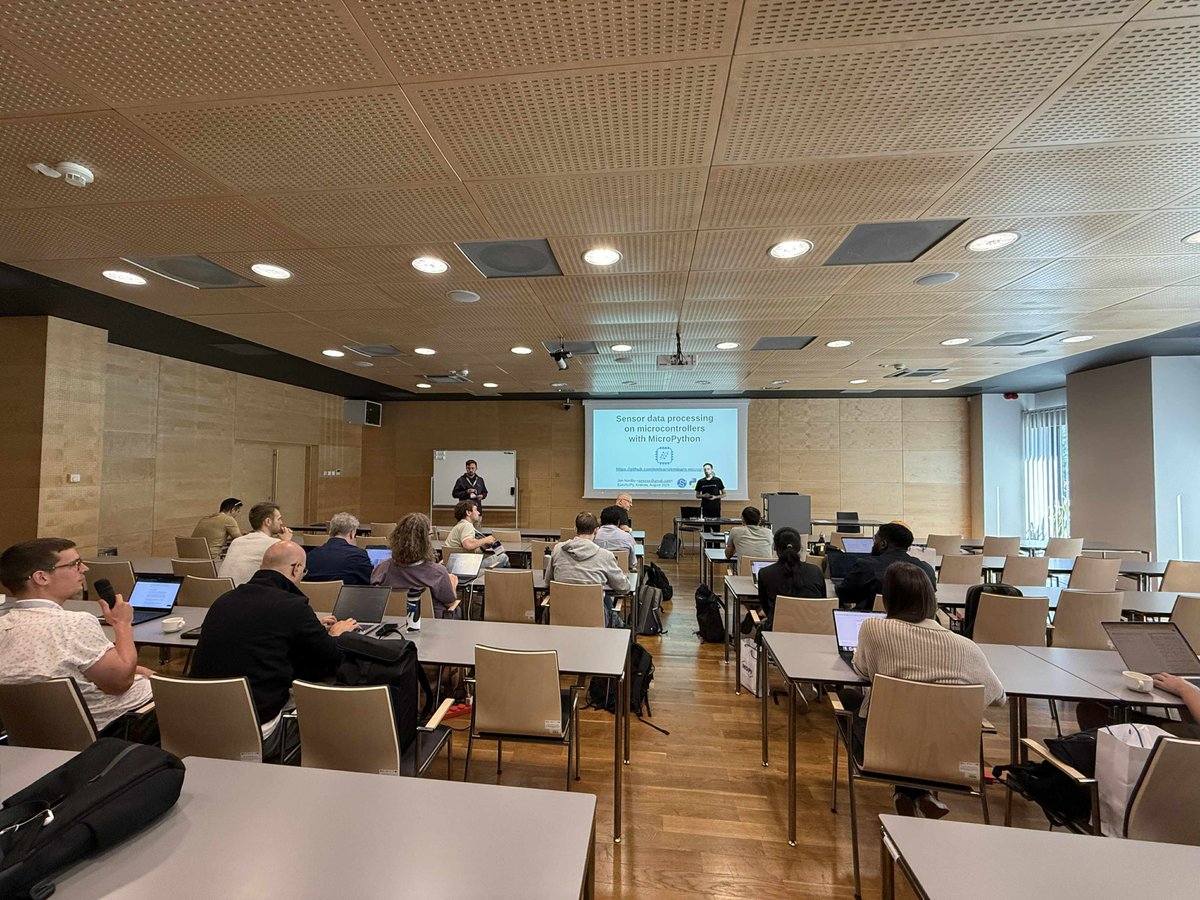 EuroSciPy tweet media