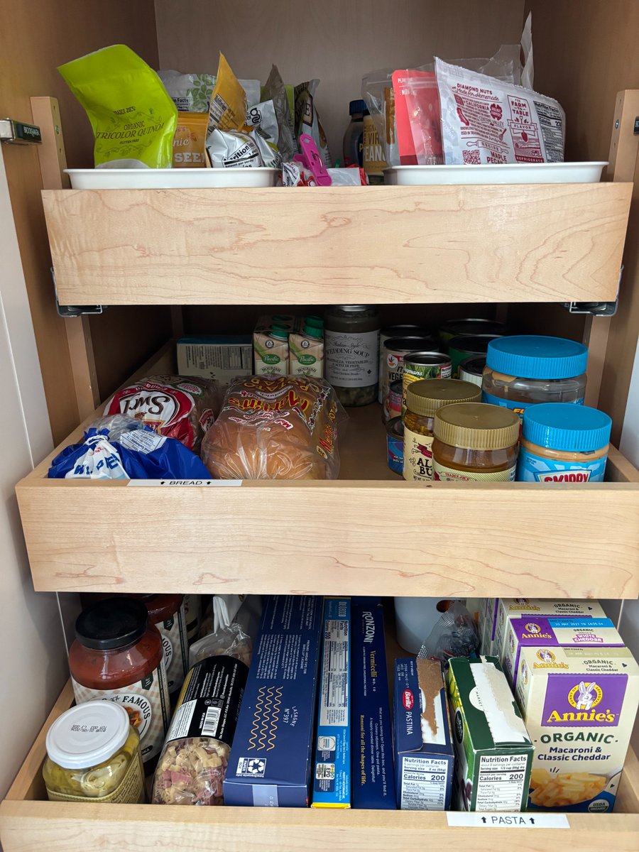 TheSeanaMethod's tweet image. A few labels and containers can tame those out of control pantry spaces.
#beforeandafter #kitchenorganizing