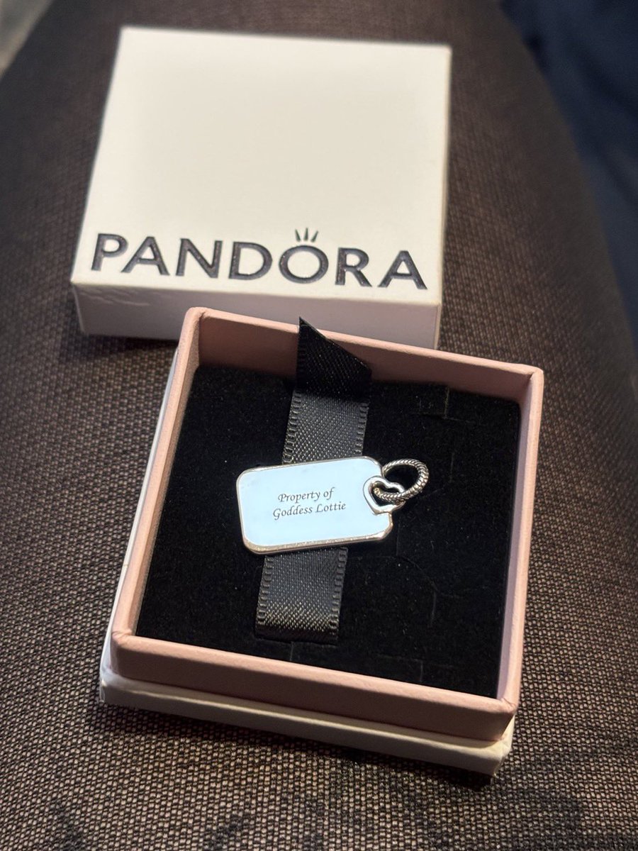 ___Goddess22's tweet photo. A day collar gifted from Me to My most loyal submissive, to be worn 24/7 as a reminder of their submission and My ownership. I adore day collars, they are such an elegant and intimate part of a full time D/s dynamic. https://t.co/KYOYdTuHC1