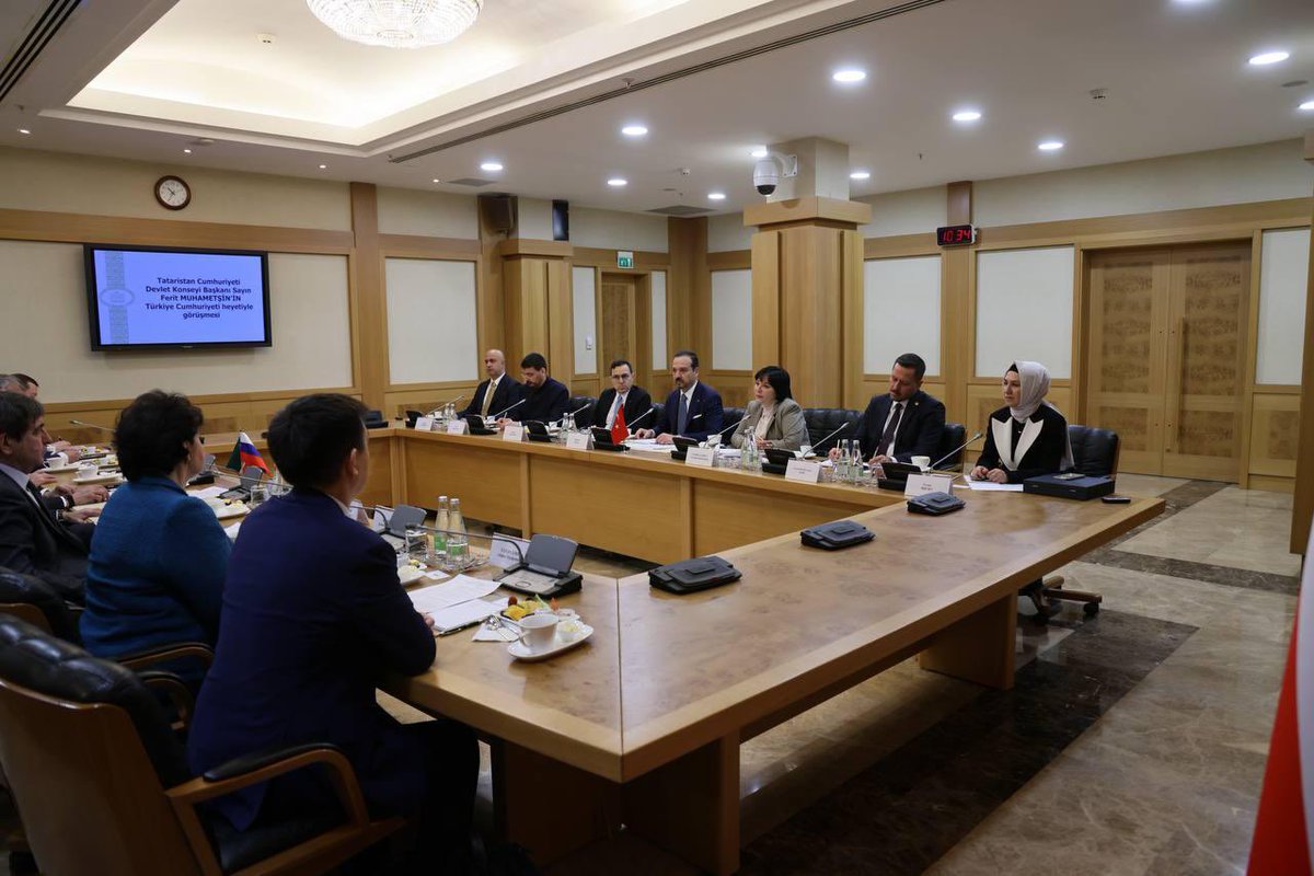 Tataristan ziyaretimiz kapsamında Devlet Konseyi Başkanı ve aynı zamanda Meclis Başkanlığı görevini yürüten Sayın Farid Mukhametshin ile parlamento binasında bir araya geldik.

İlişkilerimizi daha da güçlendirecek pek çok başlığı irdeleme fırsatı bulduk.

Nazik konukseverlikleri