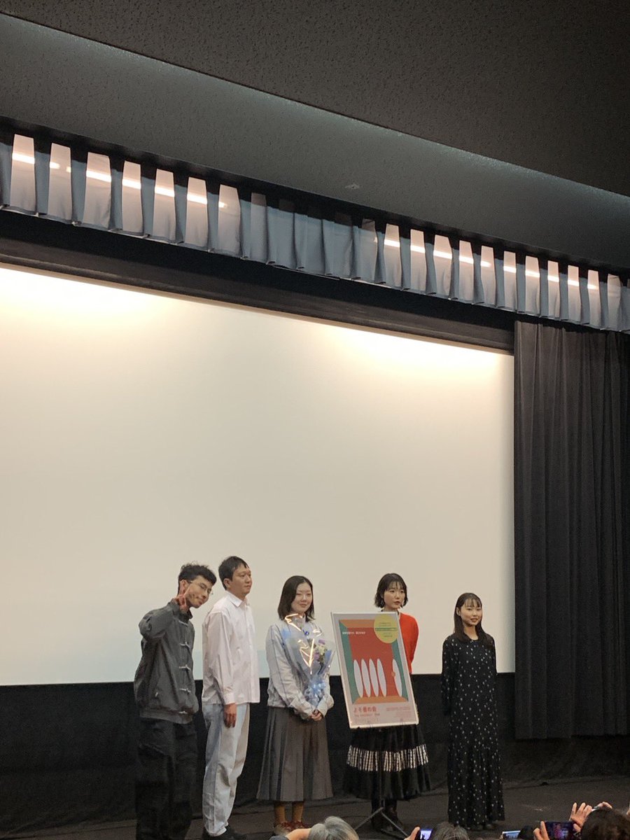 『よそ者の会』ユーロスペース二本立て上映にご来場いただいた皆様、本当にありがとうございました。最終日はほぼ満席になり、最後にたくさんの方とこの作品を見届けることができて幸せでした。
昨年のテアトル新宿から始まり、沢山の方に観にていただけて、様々な感想を聴けて嬉しいばかりでした。
