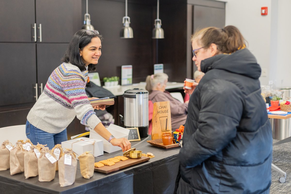 NewAlbanyOhio's tweet image. 🥕 Join Healthy New Albany this Saturday, Feb 7 from 9am-12pm for the Indoor Farmers Market at the Heit Center. Shop local produce, baked goods, artisan products &amp;amp; more while enjoying food trucks and live music: bit.ly/40MEwff #NewAlbanyOhio #FarmersMarket #ShopLocal