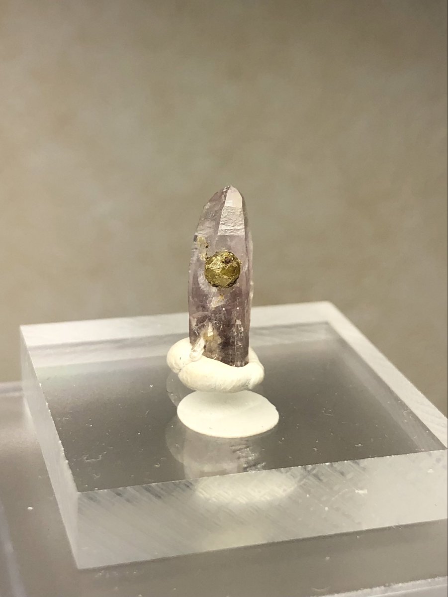 刈谷石フリマ持ち込み標本その2。
ガーネット付き紫水晶。
ありそうでなかなか無い共生標本です。

#刈谷石フリマ
#石フリマ
#国産鉱物