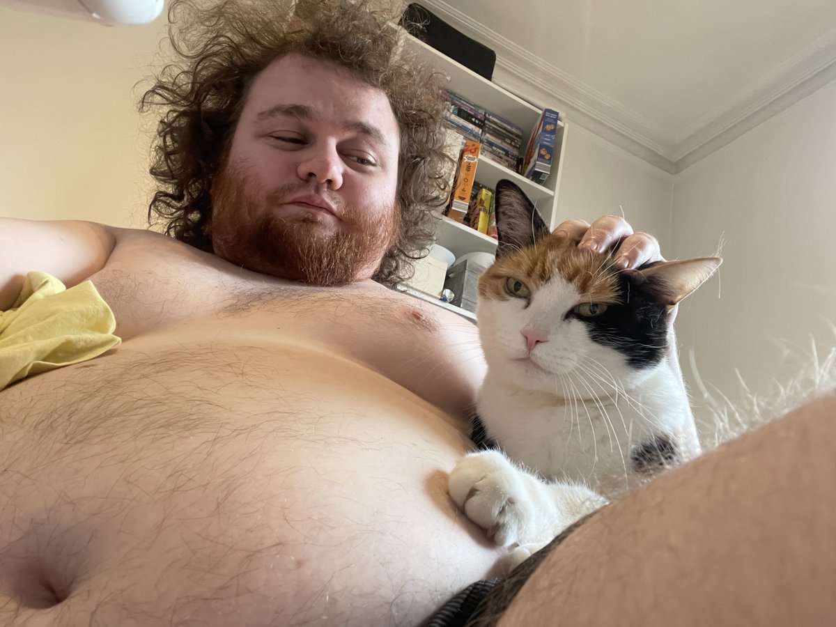 camhotrouts's tweet photo. Just been reminded I’m not *completely* home alone https://t.co/Bke998190H