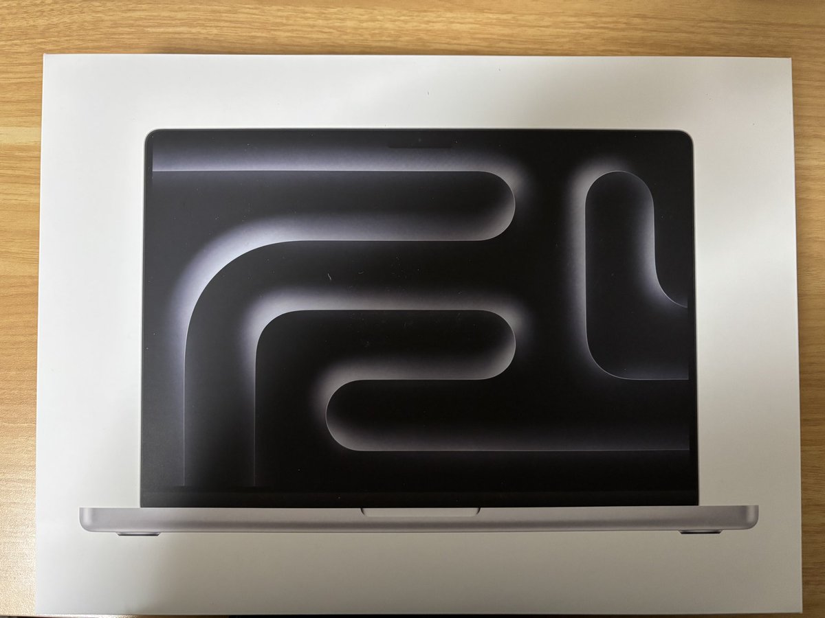 highdraw__'s tweet photo. 新しいmacbook proを買いました！
お仕事頑張ります！ https://t.co/NwRwCo8677