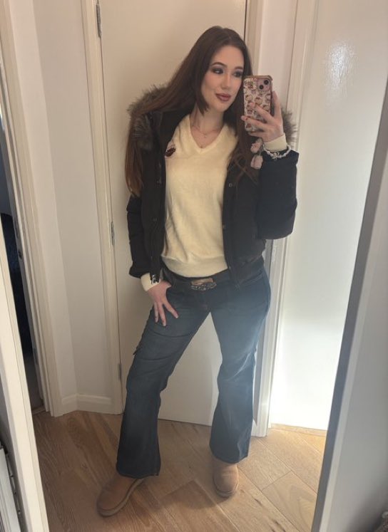 ___Goddess22's tweet photo. My outfit &amp; make up ate💋 https://t.co/9amYDCD6l5