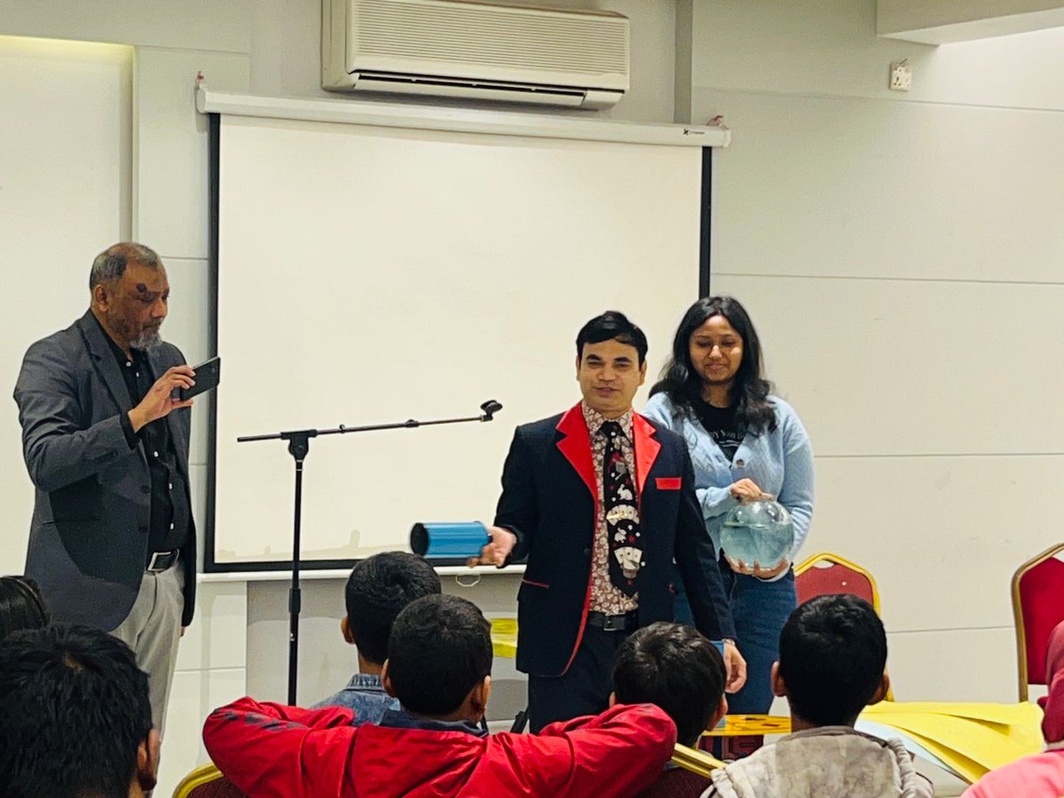 magiceventbd's tweet image. ✨Cheers to all the champions of the Badminton Tournament!
🪄Celebrating victory, teamwork &amp;amp; sportsmanship at Banani DOSH Community Club, Dhaka🇧🇩.
Adding extra excitement with a live Magic Show by Magician Omar Sharif in BD.
#BadmintonTournament #MagicShow #MagicianOmarSharif #BD