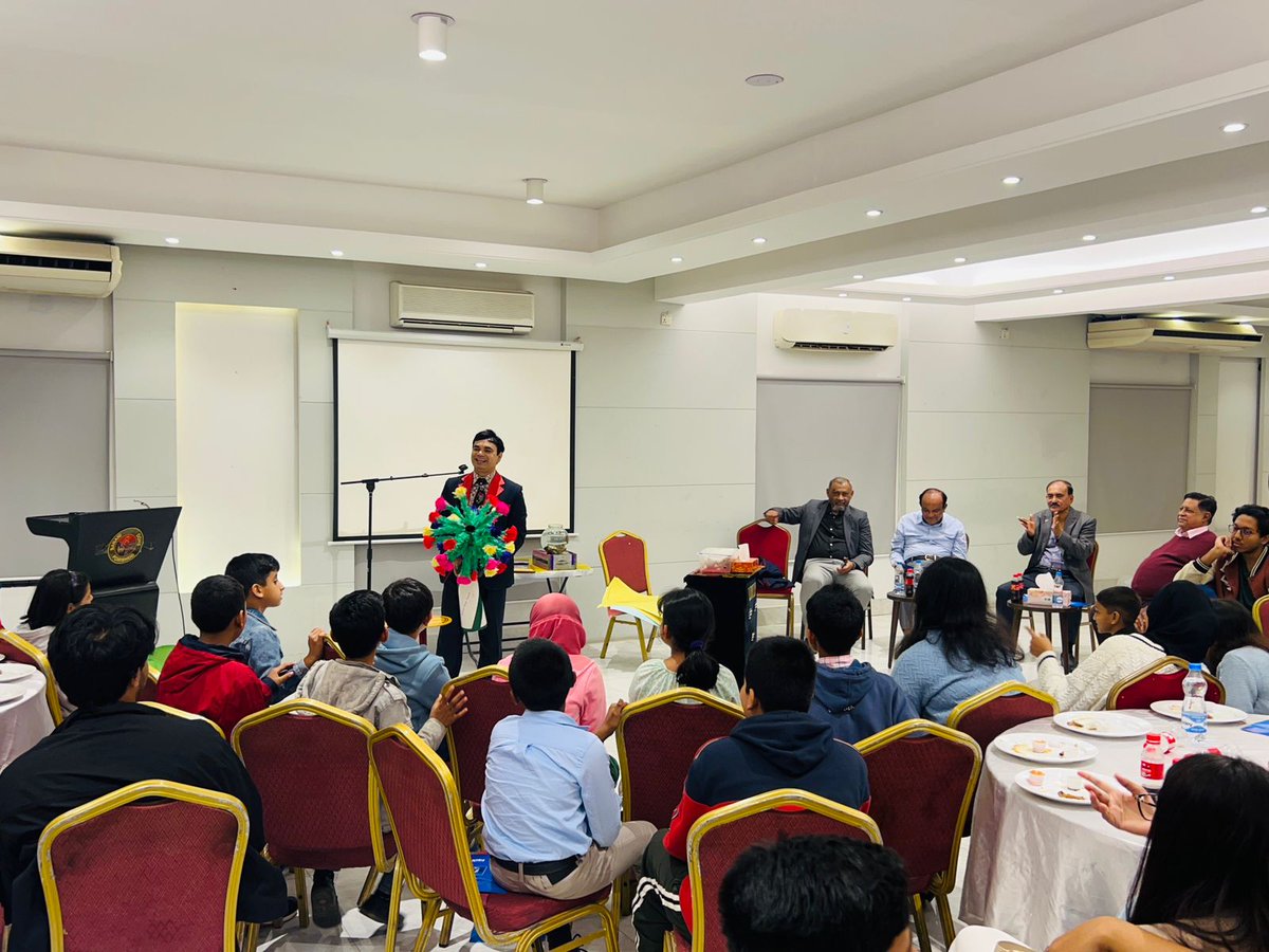 magiceventbd's tweet image. ✨Cheers to all the champions of the Badminton Tournament!
🪄Celebrating victory, teamwork &amp;amp; sportsmanship at Banani DOSH Community Club, Dhaka🇧🇩.
Adding extra excitement with a live Magic Show by Magician Omar Sharif in BD.
#BadmintonTournament #MagicShow #MagicianOmarSharif #BD
