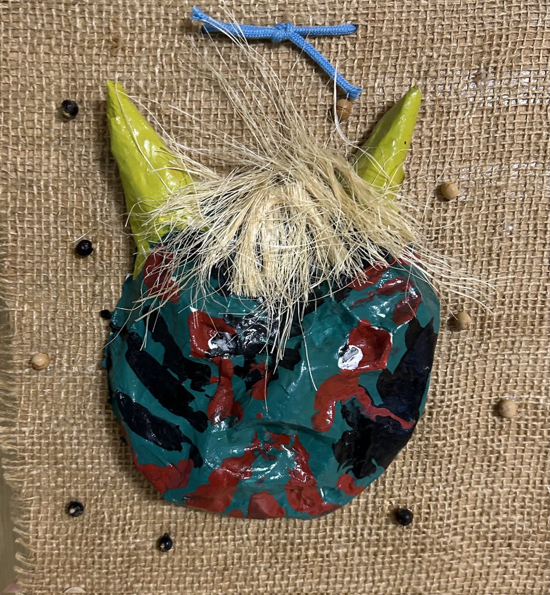 make_cassandra's tweet photo. 華山虎が初めて作った張子面（5歳）
これがなければ仮面作家名乗ってなかったっていう
なかなかセンスある色彩だ https://t.co/d3emTpAYfH