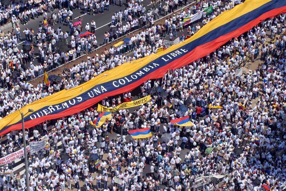 Colombia 🇨🇴 no era así. 

En 2008, 11 millones de colombianos marchamos contra la guerrilla gritando:
“No más violencia, no más secuestros, no más muertos, no más FARC.”

Hoy parecemos otro país. Elegimos un guerrillero de presidente. Toleramos la impunidad, la corrupción
