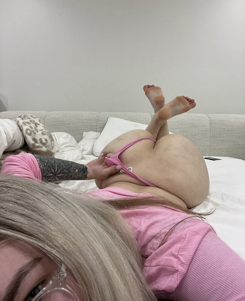 Brandy182006's tweet photo. Feeling cozy today 💕🤤 https://t.co/nql71I9lCm