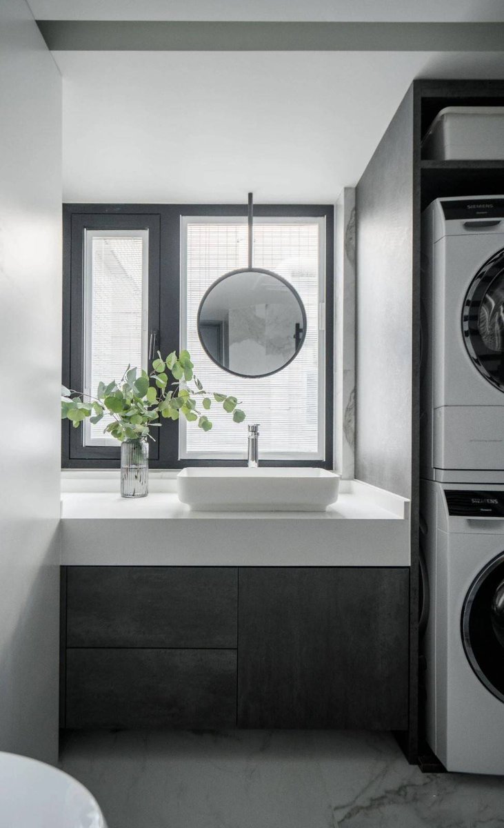 ArlingtonScan's tweet image. Cozy Sunday morning vibes: fresh coffee, a good book, and sunlight streaming through the window. Perfect way to slow down and savor the day