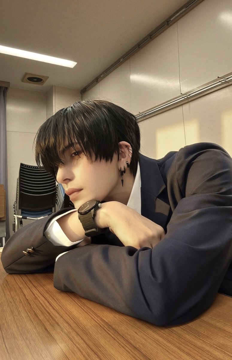 wiru_son's tweet photo. 校則って言葉知ってますか https://t.co/epH2hCWQqm