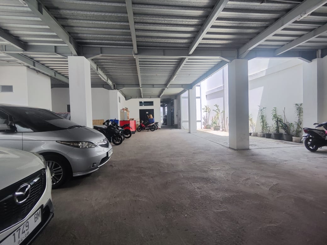 SecretP55287954's tweet photo. DI JUAL TANAH DAN BANGUNAN.
Lokasi sangat² strategis yaa (jawa barat, bandung kota)

Lt: 846m²
Lb: 1621m²
Jumlah lantai: 3
KT: 3+2
KM: 6
Listrik: 10600 + 7700
Mata air: sumur
Harga: 30m
Bisa masuk mobil engkel ya + lift

Buat yg minat boleh dm langsung sajaa https://t.co/ZFJwWhgqx1