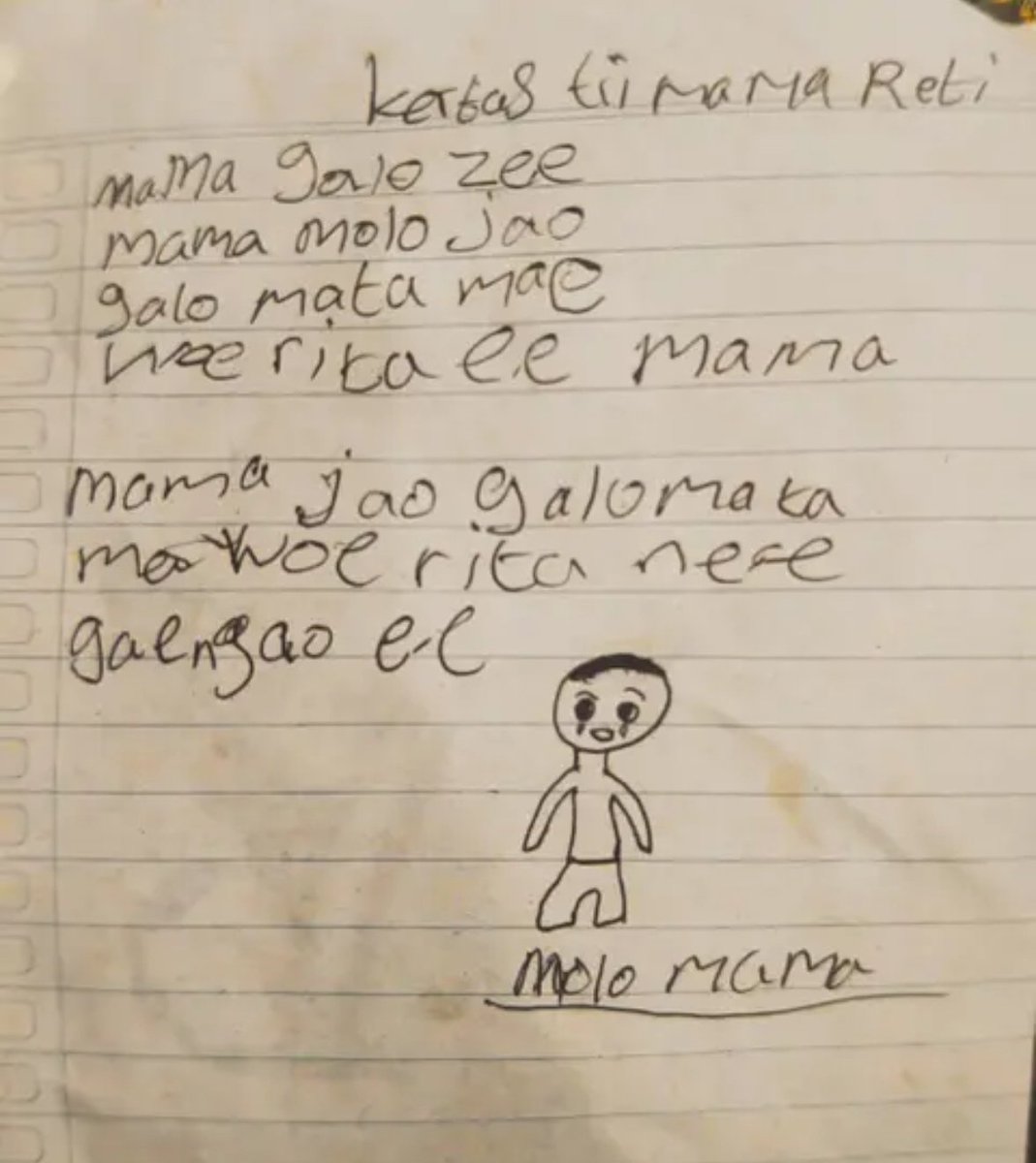 GALO MATA MAE RITA EE MAMA
MAMA JAO GALO MATA
MAE WOE RITA NE’E GAE NGAO EE
MOLO MAMA

Artinya : 

SURAT BUAT MAMA RETI
MAMA SAYA PERGI DULU
MAMA RELAKAN SAYA PERGI (MENINGGAL)
JANGAN MENANGIS YA MAMA