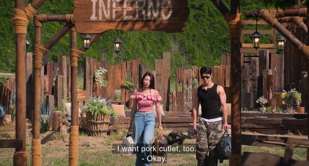 Farahacreations's tweet image. does it ever                         just how fast the
drive you crazy…               night changes?

 #SinglesInferno5