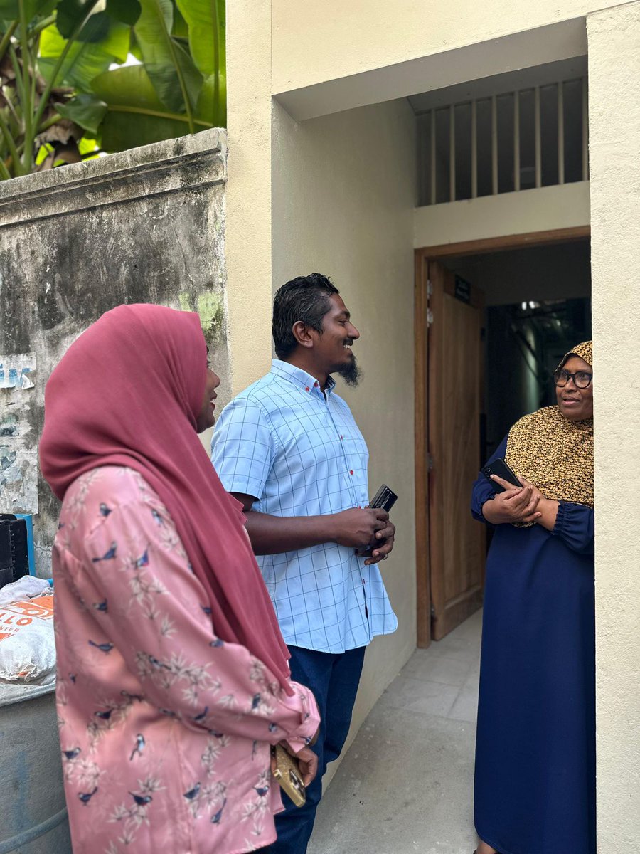 AdamVaancho's tweet photo. Vilimale door to door. Kuriah
.
.
#JaleelForMayor ✔️
#LCE2026
#DhiveheengeRaajje
#CongressMV https://t.co/J8xB9njCUF