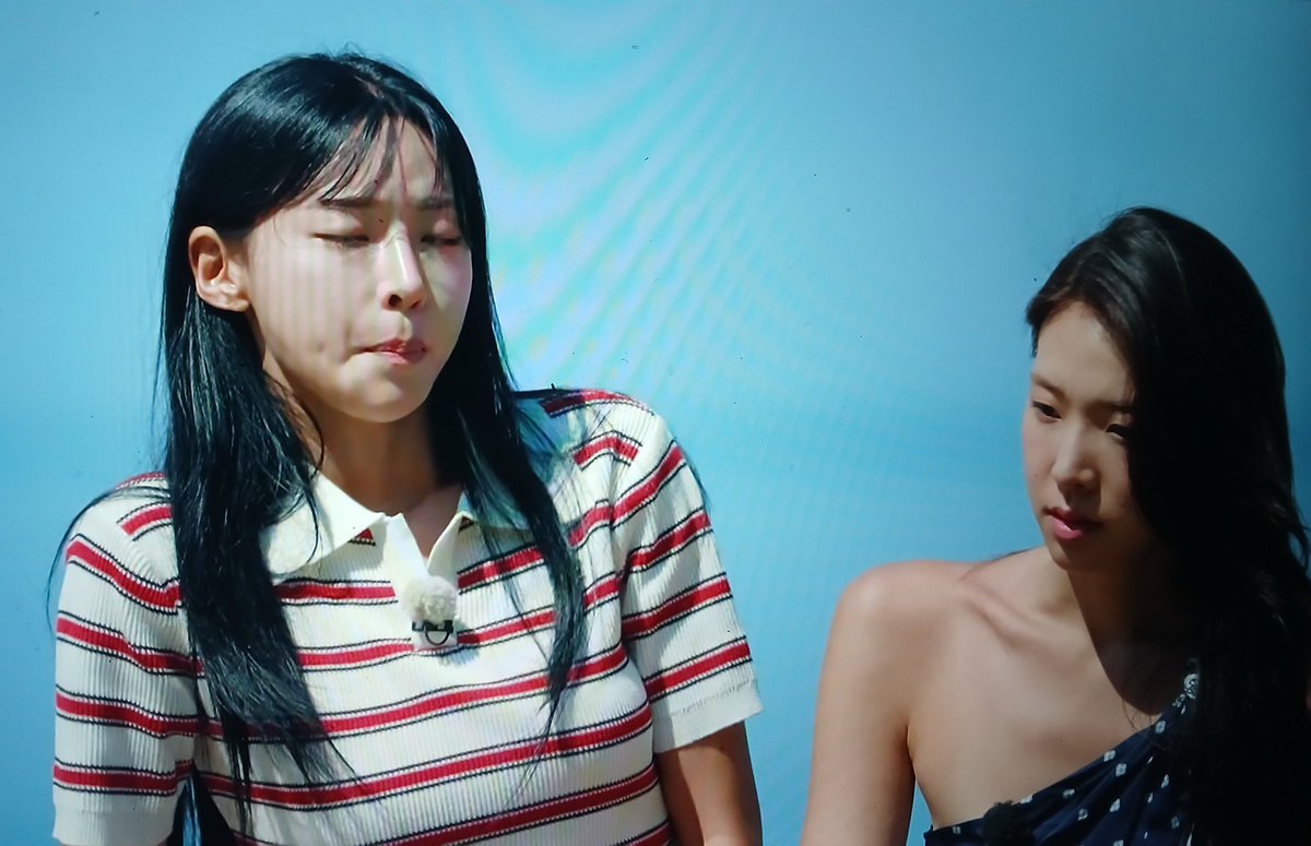 Mingee, Mingee .. it is a dating show. Mina Sue is not perfect I know but she is free to hang out with whoever she want. Y'll are single on that island, if you have a marriage certificate with Seung il please brinf it and we will call out Mina Sue.

#singlesinferno5