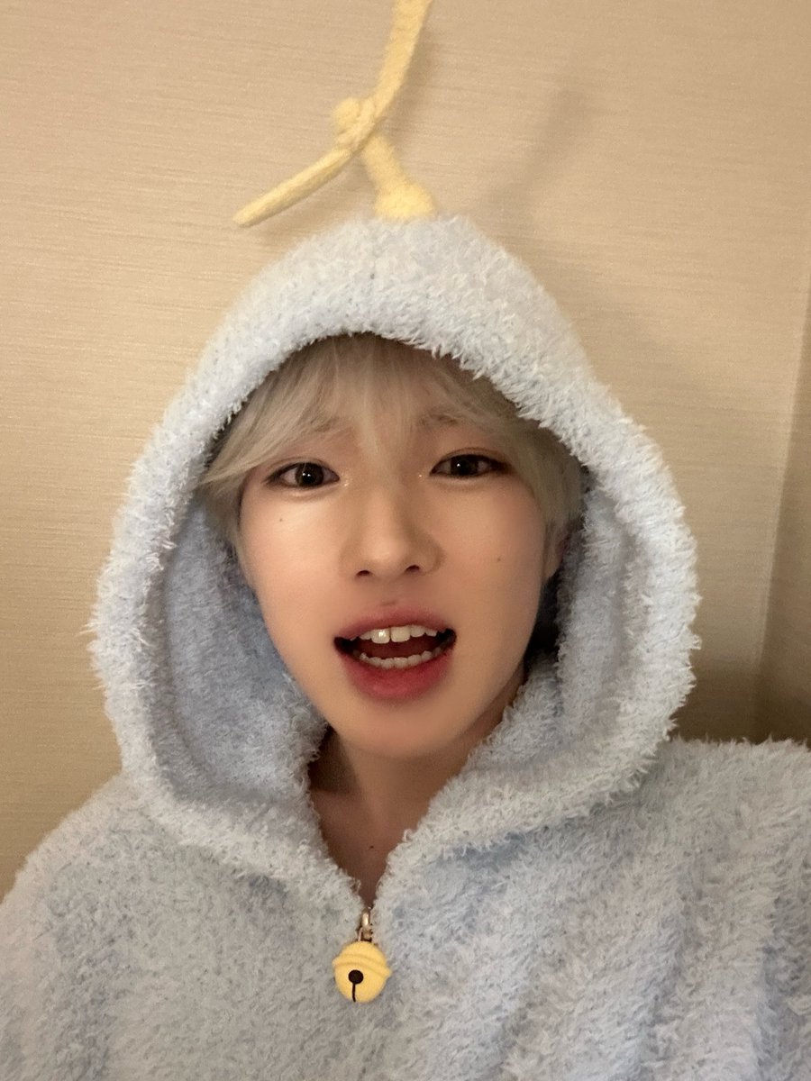 nctymisfit's tweet image. Sakuya said he wanted to show off the pajama Johnny bought for him 🥹