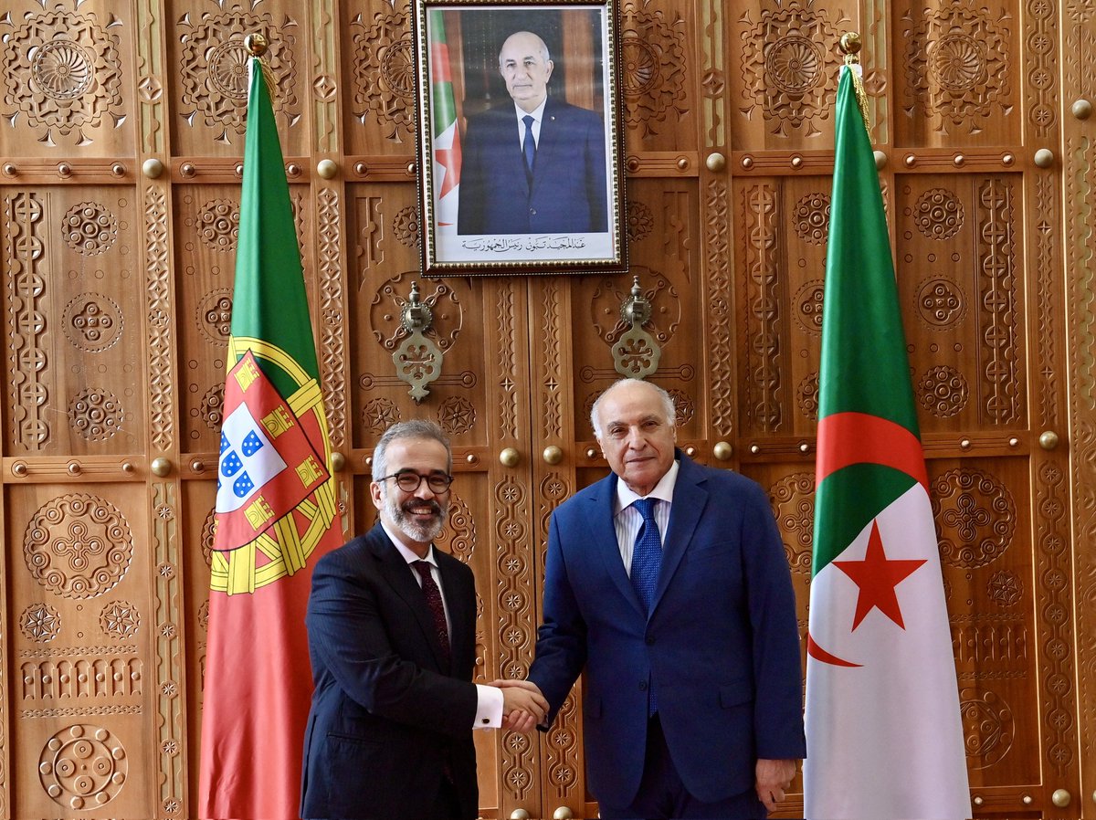 ambalgerieparis's tweet image. Réunion à #Alger 🇩🇿 entre Monsieur le Ministre d'État @AhmedAttaf_Dz et son homologue du @nestrangeiro_pt 🇵🇹, Monsieur @PauloRangel_pt.

#Algérie #Portugal
