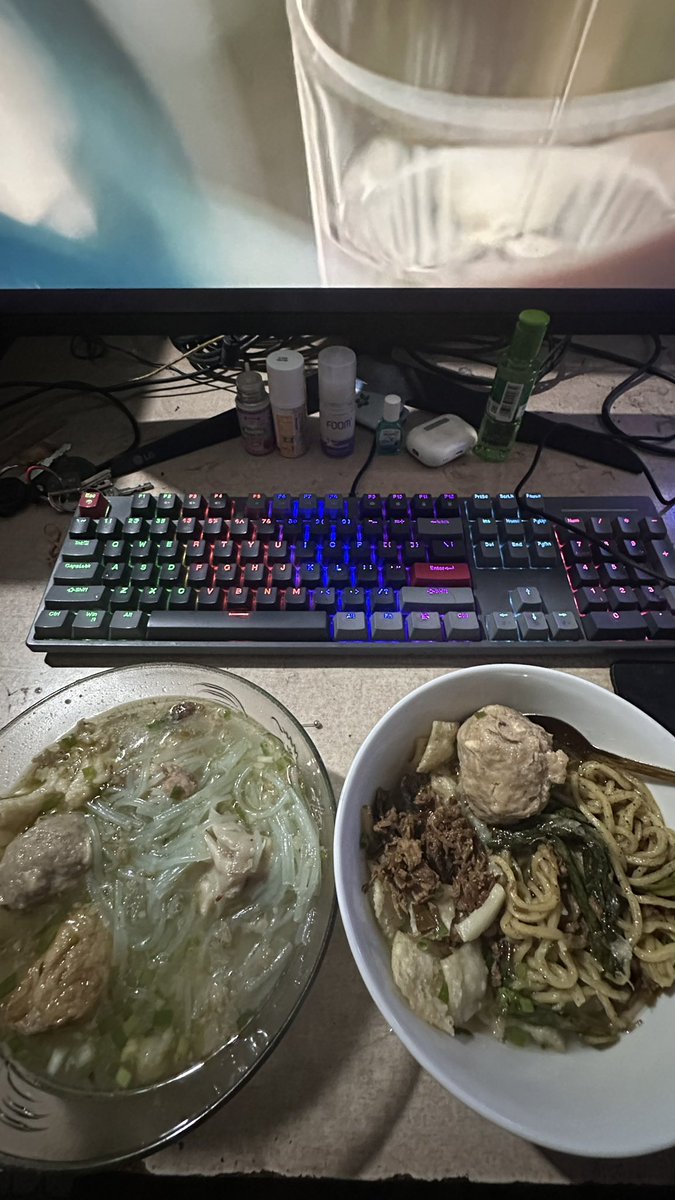 bakso ft mi ayam pas ujan🤤