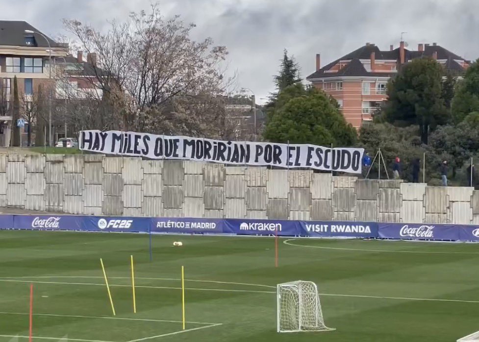 IvaanBlanco26's tweet photo. "Hay miles que morirían por el escudo". https://t.co/oHy7QhVjQU
