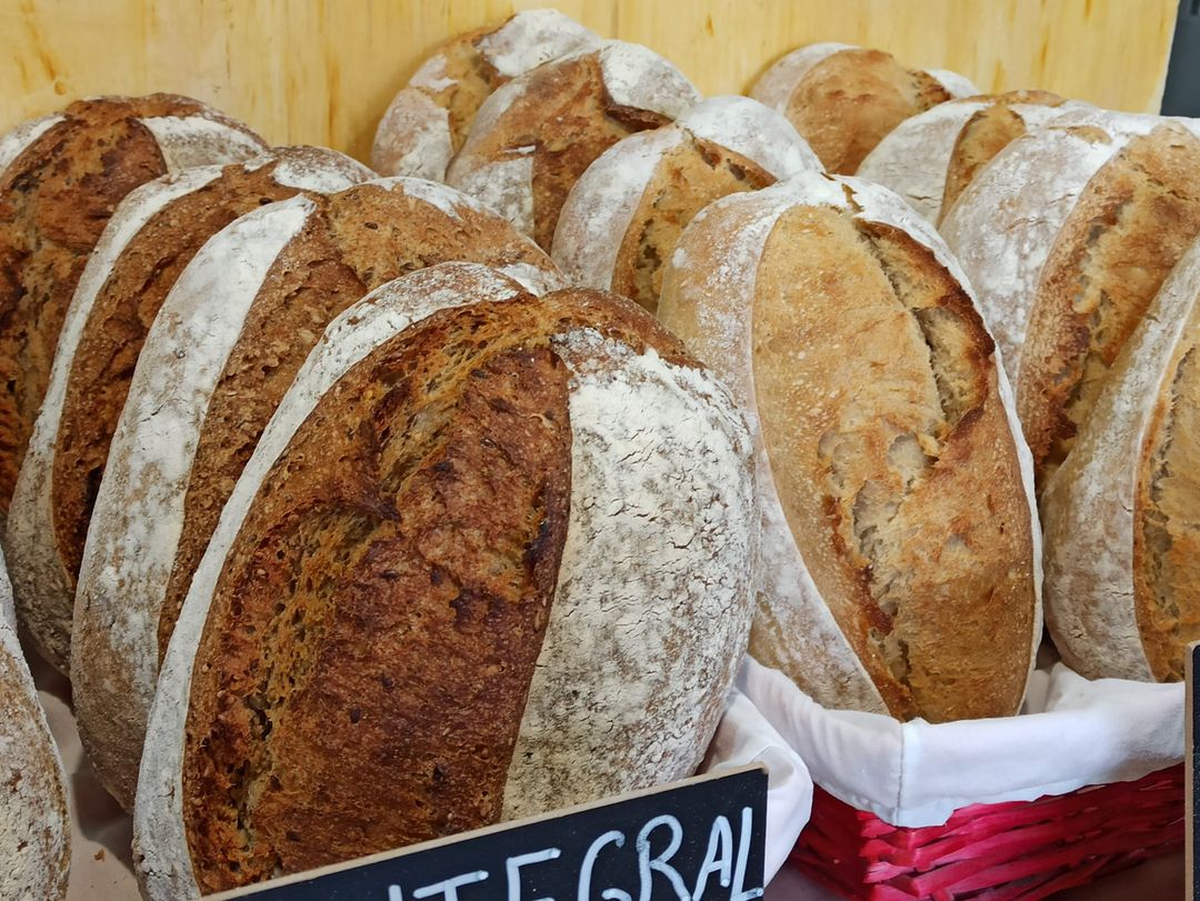 SierraNortecom's tweet image. El pan tradicional y la bollería artesana de El Horno de Ángeles están deliciosos😋 SierraNorte.com/hornoangeles

Te esperan en Gargantilla del Lozoya 😍

#pan #panaderia #artesanal #comida #gourmet #tradicional #madrid #rural #sierrademadrid #SierraNorteMadrid #SierraNorteDeMadrid