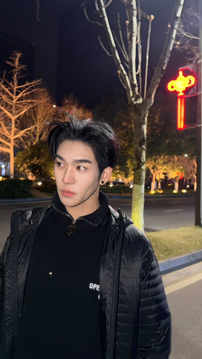 Auautnp's tweet image. 🌚 #auautnp