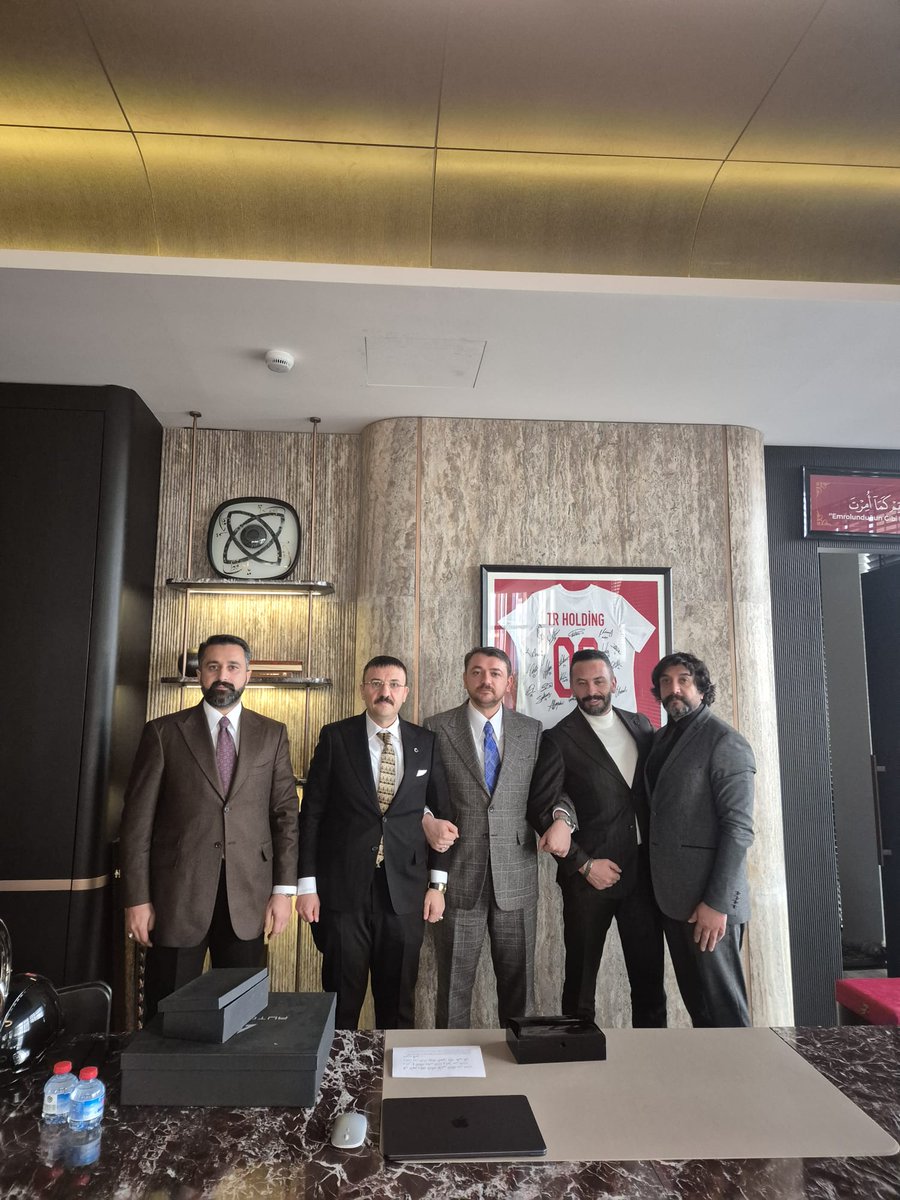 Sılehi Aşireti Liderimiz Sayın Mehmet Alayı ATLI; TR Invest Holding Yönetim Kurulu Başkanı ve TFF Yönetim Kurulu Üyesi Sayın Cengiz GÖKAY’ı makamında ziyaret etti. 
Sayın GÖKAY’a, Liderimize göstermiş olduğu yakın ilgi ve nazik ev sahipliği için teşekkür ederiz. 🇹🇷🇹🇷🇹🇷🇹🇷