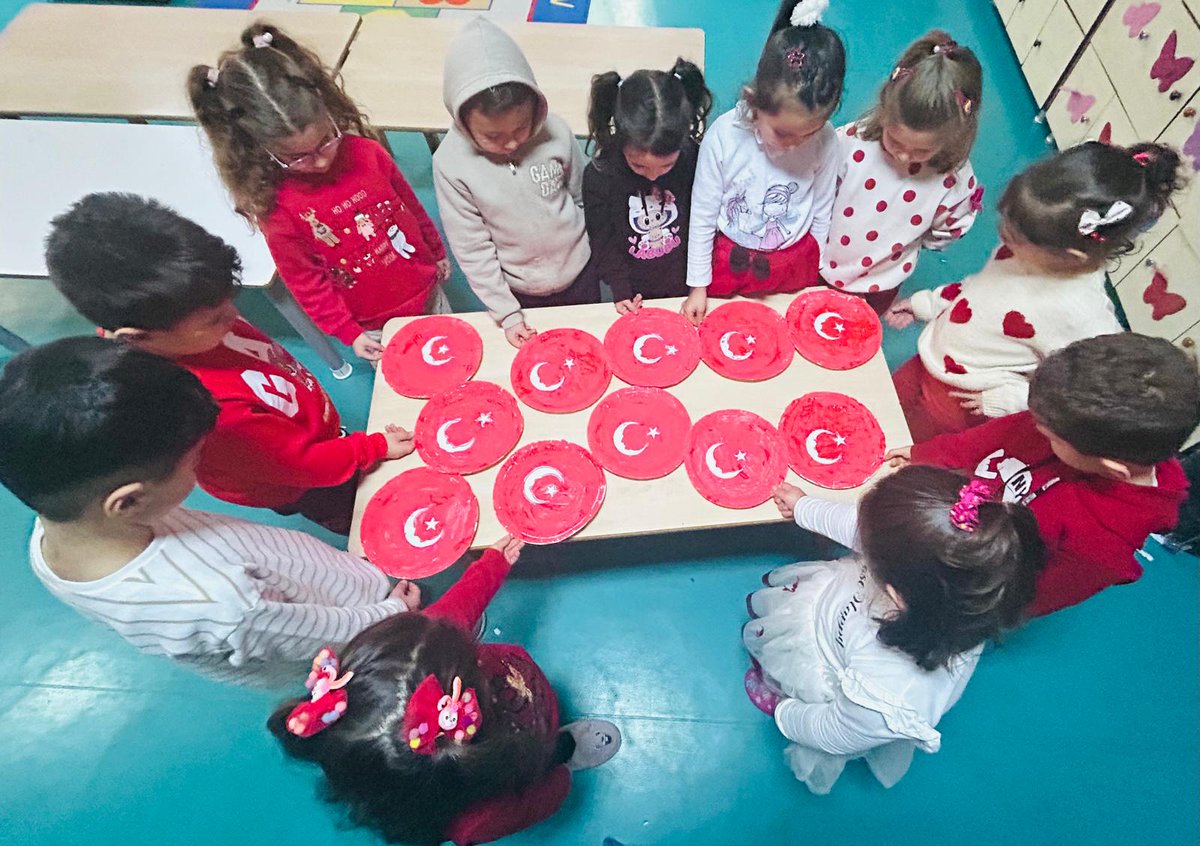 🇹🇷 Bayrağımız; tarihimizden aldığımız güçle geleceğe yürüyüşümüzün simgesidir

#İstiklalBayraklaİstikbalMaarifle
 #BayraklaBaşlayanOkul

<a href="/tcmeb/">Millî Eğitim Bakanlığı</a> <a href="/Yusuf__Tekin/">Yusuf Tekin</a> <a href="/sefikaygol/">Şefik AYGÖL</a> <a href="/1071yasingurkan/">Yasin Gürkan</a> <a href="/BahameddinK/">Bahameddin KARAKÖSE</a> <a href="/MemHozat/">HozatMEM</a> <a href="/MuratKafli/">Murat KAFLI</a>