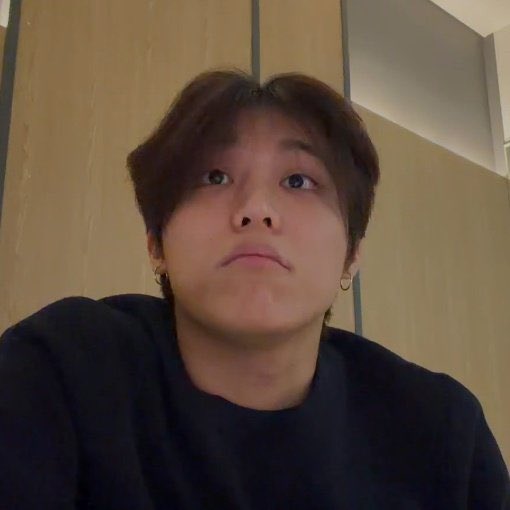 he’s still the same, my little baby fluffy cutie pie so tiny so cute so adorable  my honey bunch sugarplum he’s really cute and always I’m sobbing ㅠㅠ