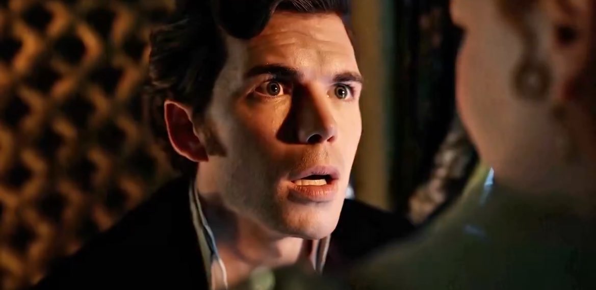 _gracieling's tweet image. “begging Colin to love her.”

meanwhile Colin on his knees: