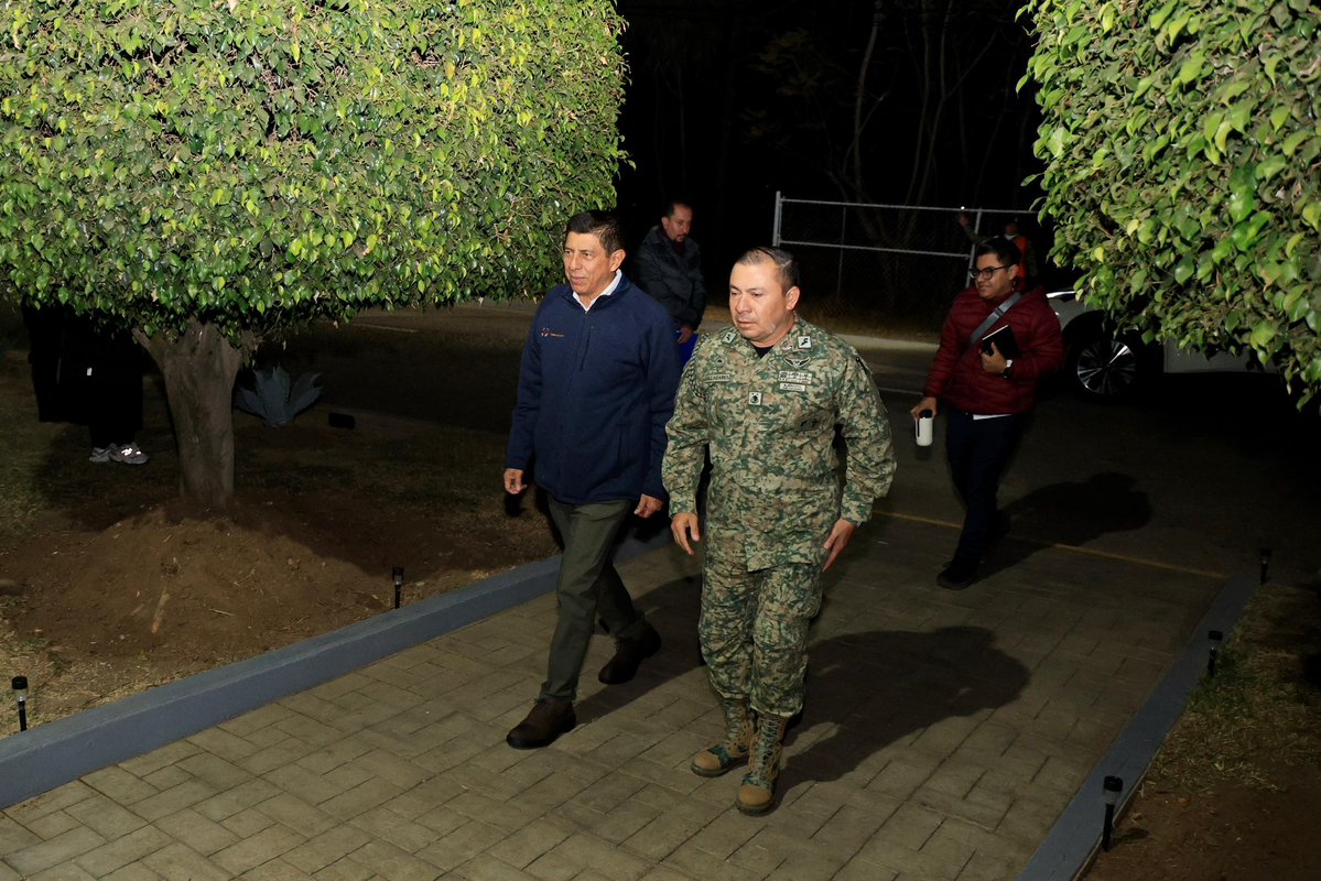 ¡Buenos días amigas y amigos! Ya estamos en la Zona Militar, donde llevaremos a cabo la Mesa de Coordinación para la Construcción de Paz y Seguridad. Les deseo un excelente martes.