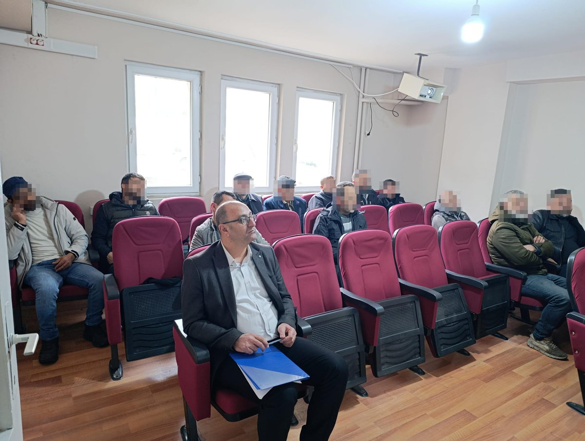 Müdürlüğümüzde, yükümlülere yönelik “Zararlı Maddeler ve Etkileri” konulu bilgilendirme semineri düzenlendi.
Seminer, Erzurum YEDAM Yeşilay Danışmanlık Merkezi personeli tarafından verildi. 🌱🧠🤝

#ToplumaKazandırma #BağımlılıklaMücadele #Yeşilay #YEDAM 💚