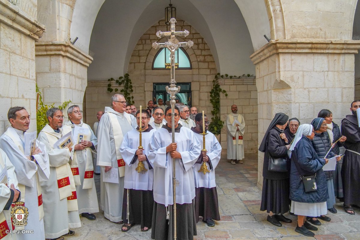 LPJerusalem's tweet image. الإثنين 2 شباط 2026، ترأس غبطة البطريرك الكاردينال بييرباتيستا بيتسابالا، بطريرك القدس للاتين، القداس الإلهي بمناسبة عيد تقدمة الرب يسوع إلى الهيكل ويوم الحياة المكرسة، في كاتدرائية البطريركية اللاتينية – القدس، بمشاركة عدد من الإكليروس ومختلف رهبانيات الأرض المقدسة.

On Monday,…