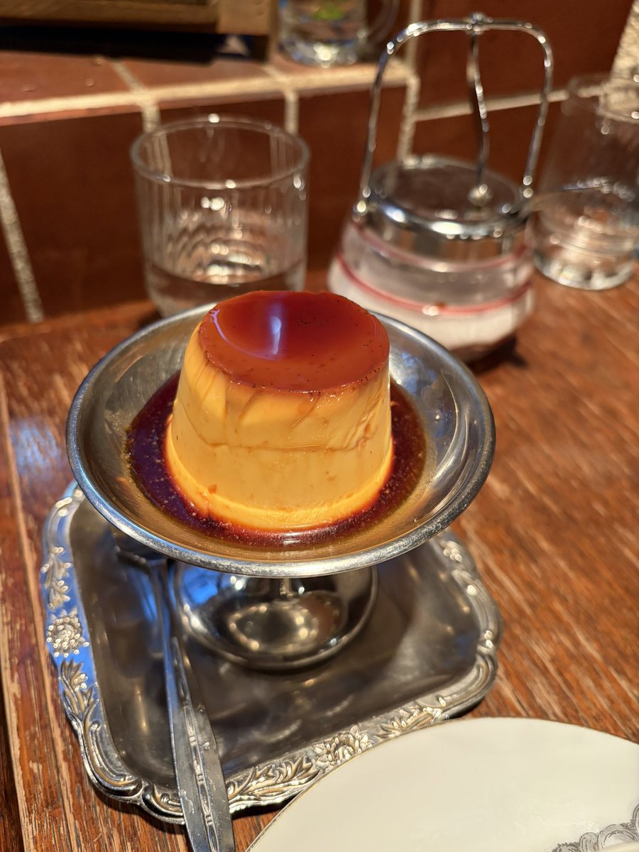 u_iru's tweet photo. 関西前乗りして三宮、元町、移動して梅田でプリンを食いまくってます。

ところで、

my bloody valentine マイブラ
2/4(水) 大阪公演(Zepp Namba)

チケット1枚まだ残ってます。

オフィシャル先行、スタンディング。

紙チケなので当日会場で手渡し
現金またはPayPayにて
¥15,000(要相談)

助けて！ https://t.co/SBMngK117R