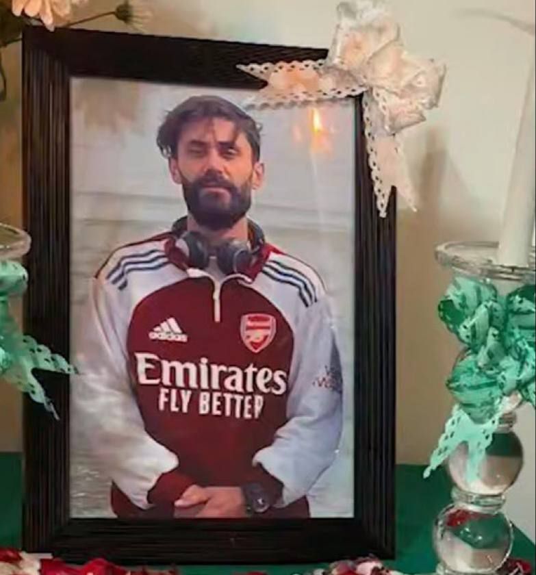 💔 Arsenal family, we are heartbroken.
Aref Jafarzadeh (33) &amp; Amirhossein Alvand (26) were killed by IRGC forces in Iran's protests
Two Gunners, two lives, gone too soon. Please stand with us and be their voice. 🔴⚪️
#Arsenal #IranProtests #AFC