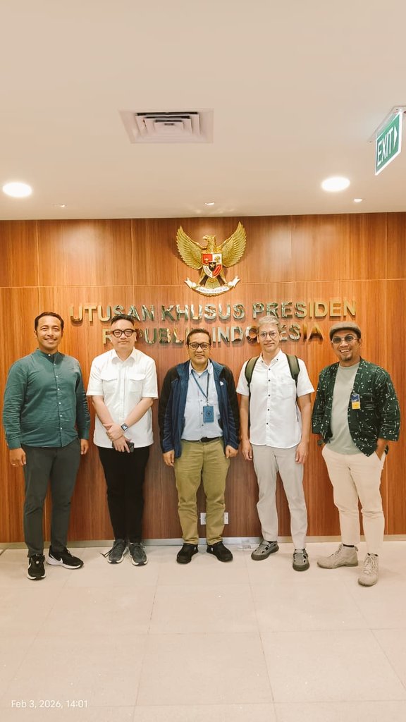 Engaged in a strategic discussion with *President's Special Envoy team for MSMEs,  focusing on accelerating the scale-up of SMEs &amp; startups based on blockchain , while also strengthening pathways for *expansion into international markets (Asia–Africa)* to increase  growth.