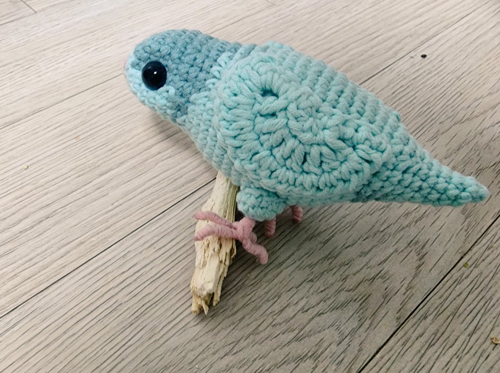 사자나미인형이 갖고싶다고했더니 @gongbuLnojam 님께서 오더 받아주셔서 순식간에 떠주신 손뜨개인형입니다😭도안도없이 어떻게 원하는대로 척척 귀엽게 떠주셨는지🥰너무 사랑스러워요😍 막내를 모티브로 부탁했기때문에 부속으로 보내주신 토끼귀에 정말 감동했습니다😭어느각도로봐도 쏘큐트💖💕