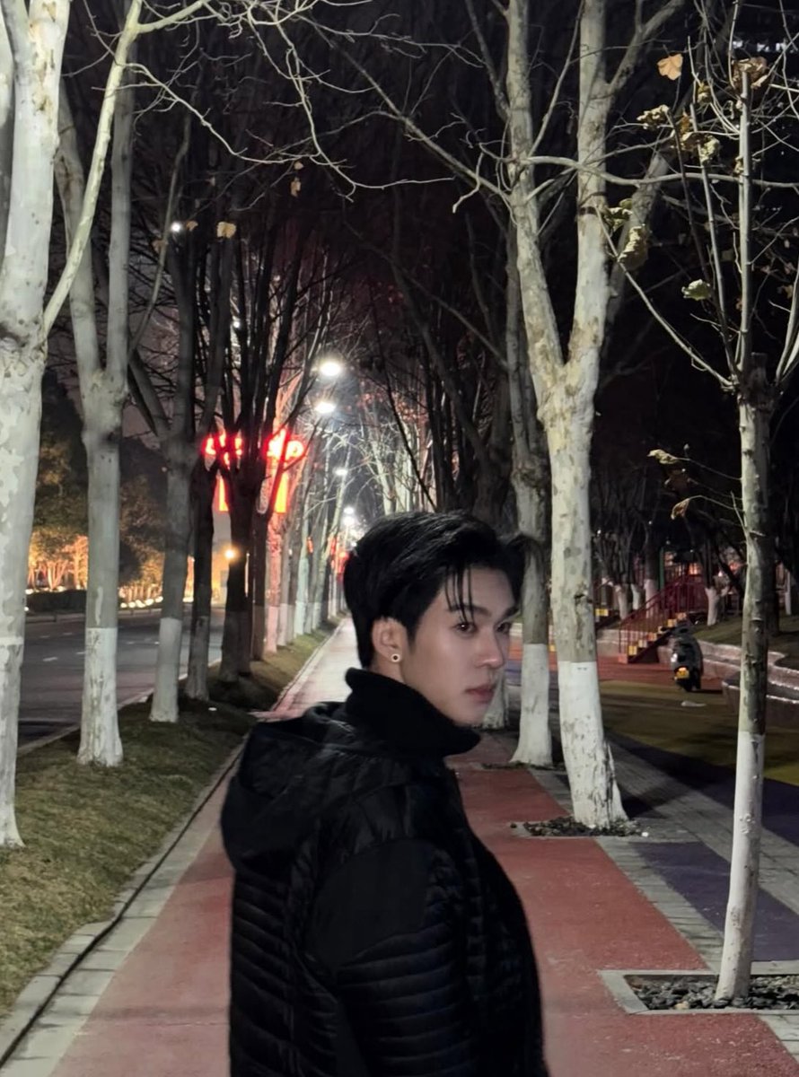 mx4jay's tweet image. หล่อมากอ่ะออร่าพี่พระเอก 🙂‍↕️

#auautnp