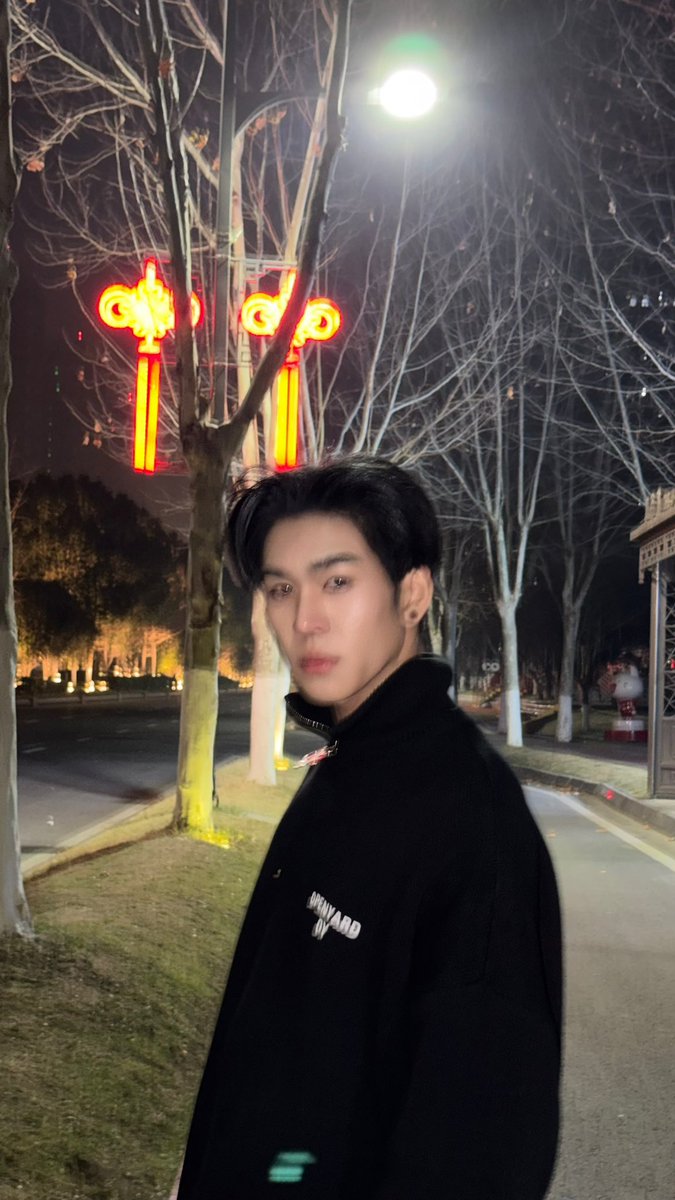 mx4jay's tweet image. หล่อมากอ่ะออร่าพี่พระเอก 🙂‍↕️

#auautnp
