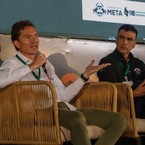Prorinoquia's tweet photo. La planificación del territorio nos llevará a proteger las riquezas y aprovechar aquellas que impulsarán al departamento del Meta por la senda del desarrollo sostenible.
#Expomalocas fue la oportunidad para la conversación de la @Unillanos_, @FedepalmaOrg, @Fenalce, @Cormacarena, el @GobMeta y la visión indígena, sobre el trabajo articulado que todos debemos hacer para identificar la vocación de cada subregión metense, para planear bien y poder crecer.
El mensaje fue bien claro, hoy las empresas deben ser más productivas usando menos recursos ambientales ¡Ese es el reto!
A través de la escucha tendremos que ponernos de acuerdo para que crezca el Meta y aportemos a la seguridad alimentaria de Colombia.
@FelipeFF, asesor de #Prorinoquia, moderó el panel: Importancia de la planeación del territorio alrededor de paisajes productivos para el desarrollo de las potencialidades.
Gracias a #Expomalocas, gracias Gobernación del Meta, gracias gobernadora @RafaelaCortesZ.
@perezmarulo @jhormansal @carosac @WMedinaCaro