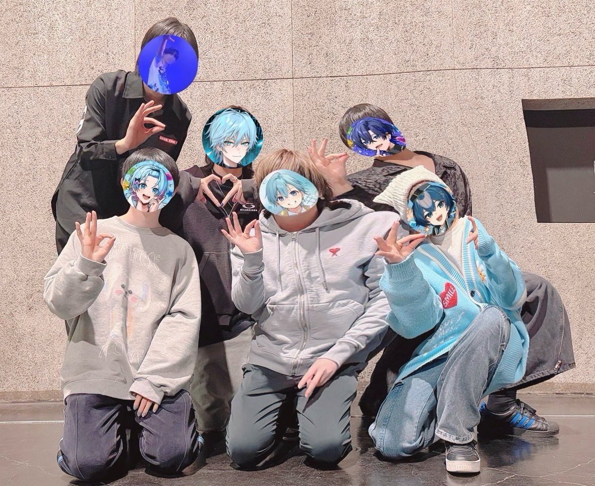 Colon56Nsab みんなぎゅって感じで撮ってると思ったら俺だけ傾いてまし