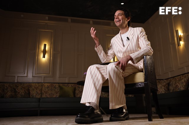 EFEnoticias's tweet photo. ENTREVISTA | Mika reivindica la autenticidad en su nuevo disco: "Hemos convertido el pop casi en una palabra sucia".

✍️Javier Herrero

https://t.co/brCOgAagOp https://t.co/ea1bTc1qFI