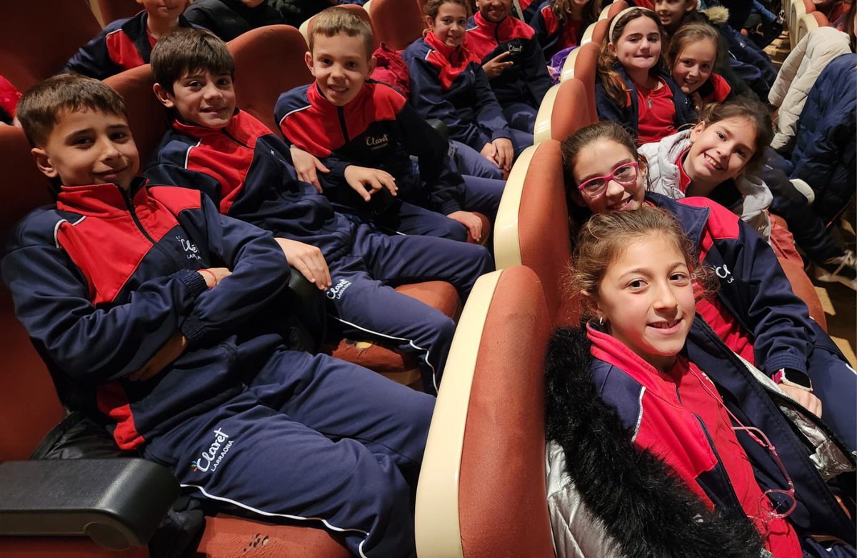 ClaretLarraona's tweet image. El alumnado de 5.º ha acudido al Auditorio de Barañáin para disfrutar del concierto Jazz para un crimen.
Una big band,un escenario nocturno, una misteriosa desaparición y muchas preguntas por resolver… todo envuelto en el mejor jazz.
Gracias @FundBaluarte @auditorio_bara