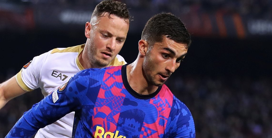 Adolfohv's tweet photo. @PLF_2008 La primera, para competición europea de la 21/22 solo me recuerda a Ferran Torres contra el Nápoles en el Camp Nou... ¡Se le cayeron el Swoosh y el escudo! https://t.co/lialjxCcHD